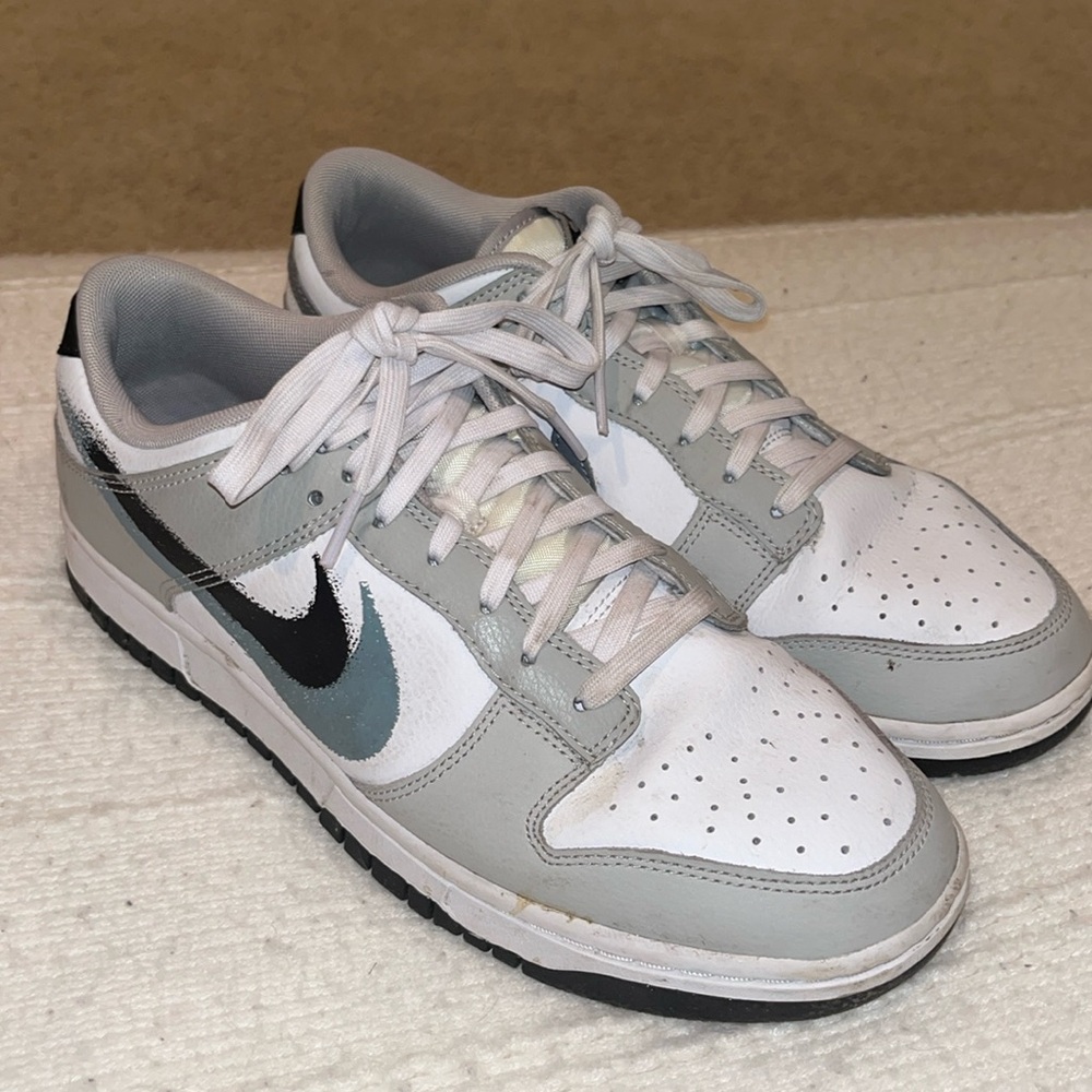 Nike men’s Dunk Low 'Spray Paint Swoosh' – Size US 9.5 M / 11.5 W